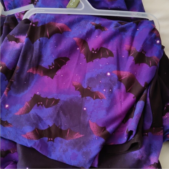 Leggings- Medium Bats Ladies Leggings. NWT. Black and purple. - Picture 5 of 9